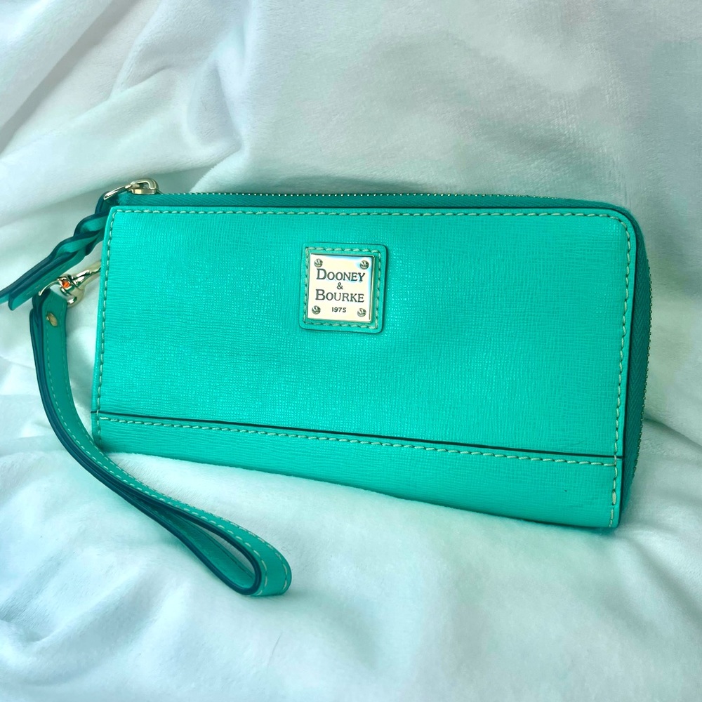 Dooney & Bourke wallet